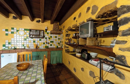 Isora House | Homerez - Charming house in Isora with mountain view