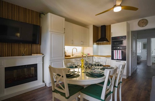 Montreuil Apartment | Homerez - Comfortable apartment in Montreuil - 80 m² - Garden view