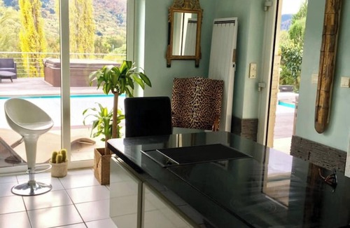Walbach House | Homerez - Comfortable House in Walbach with Private Pool