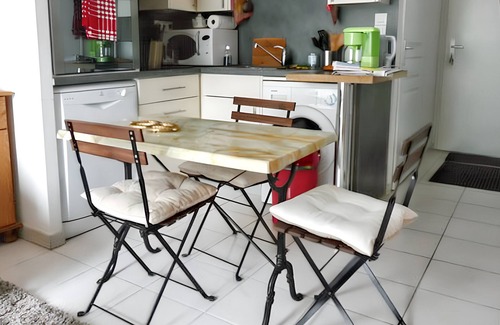 Saint-Mamet Apartment | Homerez - Cosy Apartment in Saint-Mamet - 36 m² - Mountain View