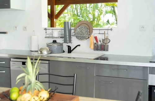 Point d'Or House | Homerez - Cosy house in Les Abymes with relaxing jacuzzi