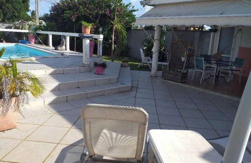 Doubs Apartment | Homerez - Cosy Studio in Les Abymes