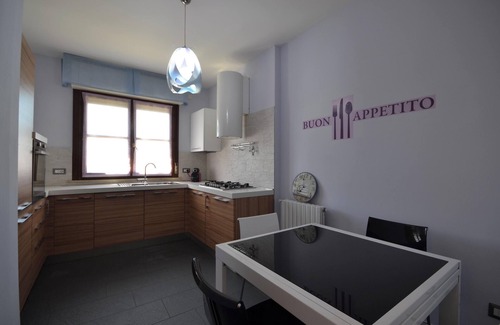 Vercelli Apartment | Homerez - Flat in Vercelli with balcony.