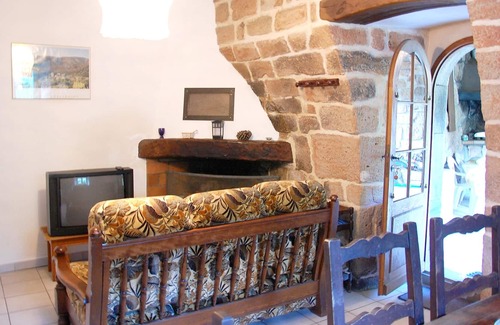 Chambonas House | Homerez - House 4 km away from the beach for 9 ppl. with shared pool and terrace