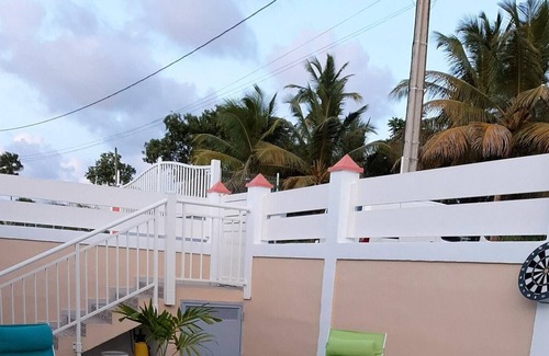 Petit-Canal House | Homerez - House 8 km away from the beach for 6 ppl. with jacuzzi at Petit-Canal
