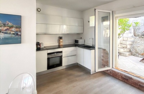 8th Arrondissement House | Homerez - House Calanques Marseille.