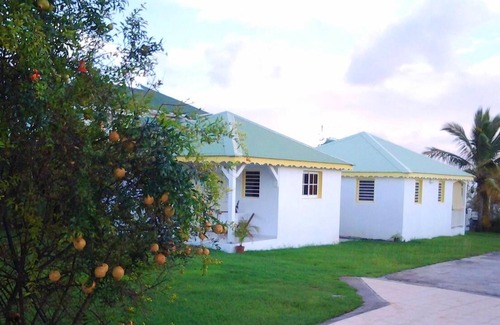 Damencourt House | Homerez - House for 2 pers. with shared pool, garden and balcony in Le Moule