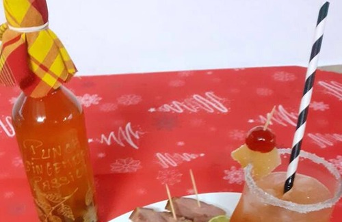 Damencourt House | Homerez - House for 2 pers. with shared pool, garden and balcony in Le Moule