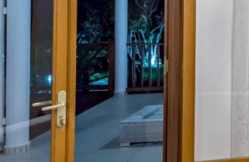 Anse-Bertrand House | Homerez - House for 8 ppl. with shared pool, jacuzzi and garden at Anse-Bertrand