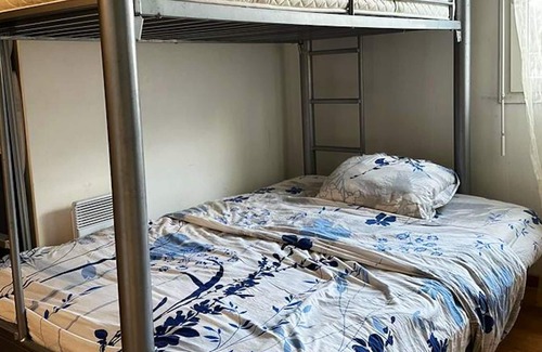 Fretoy-le-Chateau House | Homerez - House for 7 ppl. with jacuzzi, garden and terrace at Frétoy-le-Château