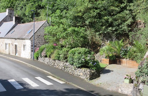 Ploezal House | Homerez - House Ploëzal with garden