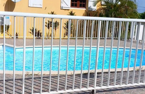 Dubedou House | Homerez - House Saint-François with pool