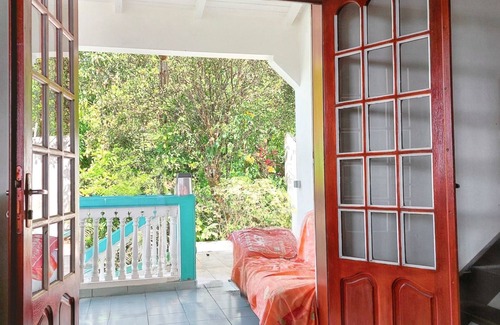 Saint-Claude House | Homerez - House St-Claude seaside