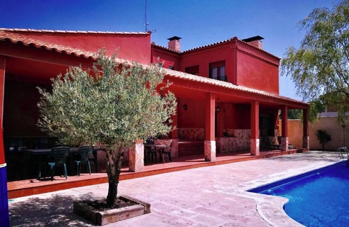 Arcas del Villar Villa | Homerez - Luxurious Villa in Arcas, Private Pool