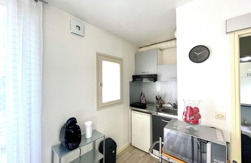 Le Perreux-sur-Marne Apartment | Homerez - Modern Studio Le Perreux-sur-Marne 17m²