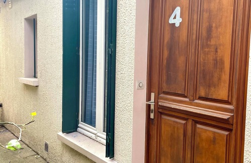 Le Perreux-sur-Marne Apartment | Homerez - Modern Studio Le Perreux-sur-Marne 17m²