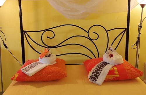 Trois-Rivieres House | Homerez - Nice house for 5 ppl. with shared pool and sea view at Trois-Rivières