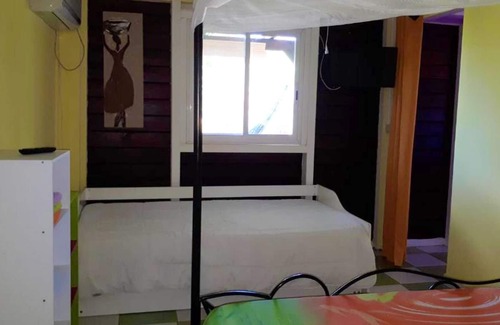 Trois-Rivieres House | Homerez - Nice house for 5 ppl. with shared pool and sea view at Trois-Rivières