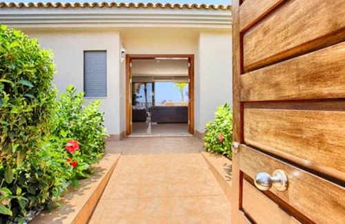 Santiago del Teide Ski Chalet | Homerez - Spacious chalet 1 km away from the beach for 8 ppl. with swimming-pool