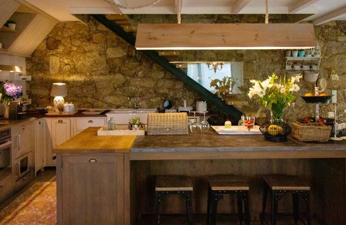 Vila Verde House | Homerez - Spacious house for 6 ppl. with garden, terrace and balcony at Gondiães