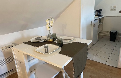 Nemours Apartment | Homerez - Studio Nemours - Parking