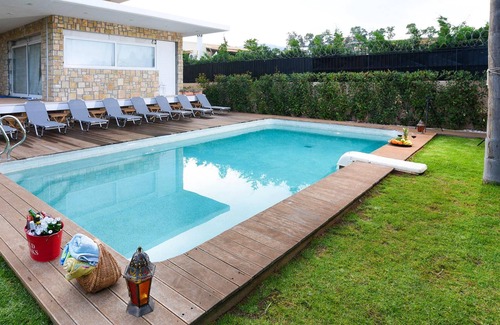 Kropia Villa | Homerez - Villa for 8 ppl. with swimming-pool, jacuzzi and garden at Kitsi