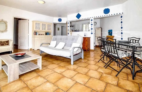 Aleria Villa | Homerez - Villa in Aléria with Pool