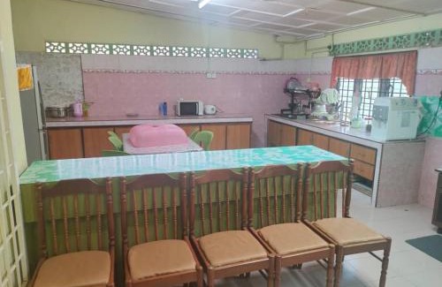 Kampung Padang Luas House | Homestay Che Mas