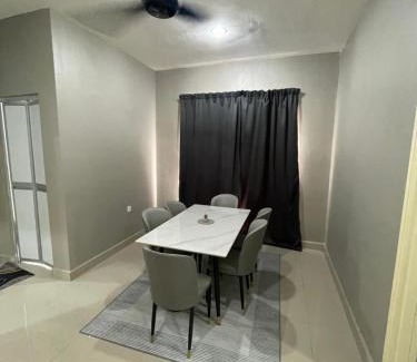 Pekan House | Homestay Farish Pantai Lagenda