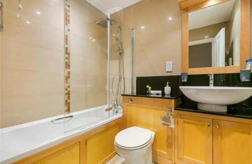 Thamesfield House | Homestay in city of London - Putney