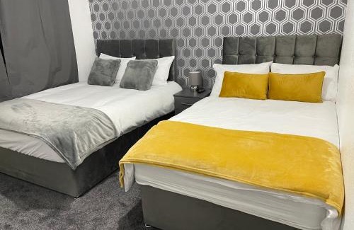 Welford Apartment | Hometel Digs Hidden Gem Large Comfy Home Can Sleep 15