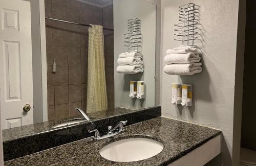 North Hills East Hotel | Hometown Inn North Hills