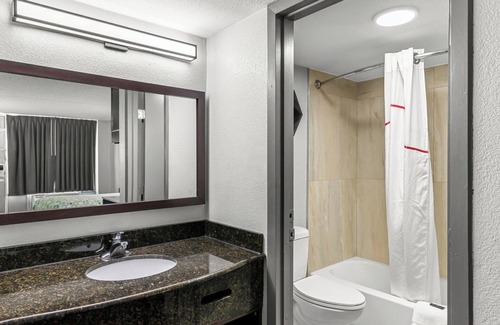 Sandston Hotel | HomeTowne Studios by Red Roof Richmond - Airport/Sandston