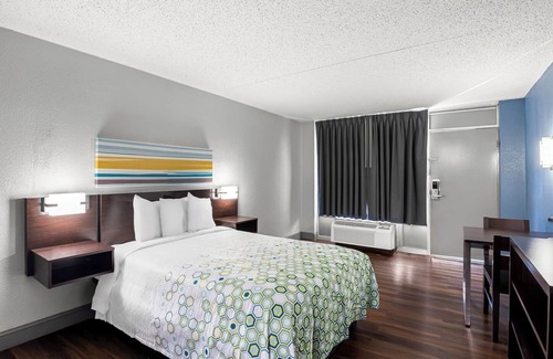 Sandston Hotel | HomeTowne Studios by Red Roof Richmond - Airport/Sandston