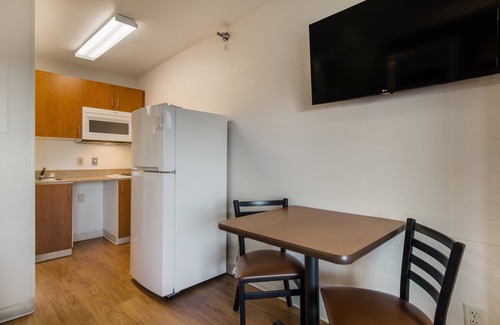 Glendale Hotel | HomeTowne Studios By Red Roof Denver - Glendale/Cherry Creek