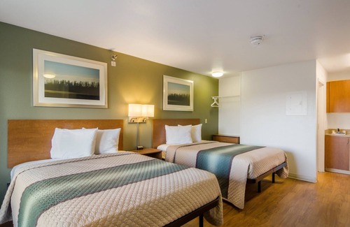 Glendale Hotel | HomeTowne Studios By Red Roof Denver - Glendale/Cherry Creek