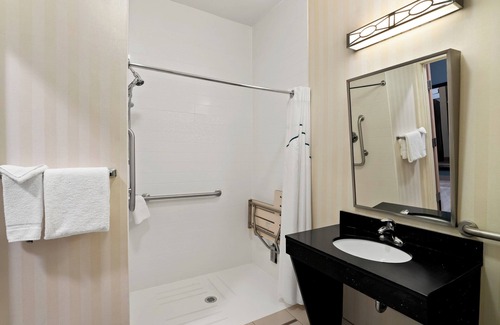 Okemos Hotel | HomeTowne Studios by Red Roof East Lansing - Okemos