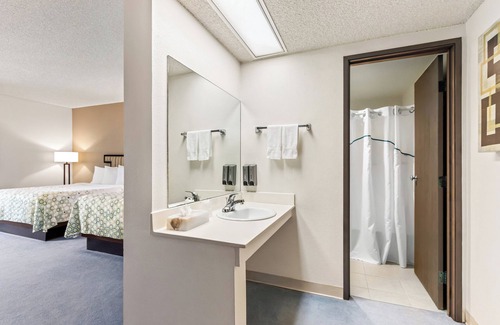 Ridgecrest Hotel | HomeTowne Studios by Red Roof Ridgecrest