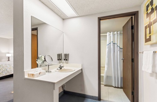 Ridgecrest Hotel | HomeTowne Studios by Red Roof Ridgecrest
