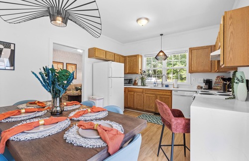 Northwest Raleigh House | Homey 3bd - BBQ & Backyard - Close to downtown