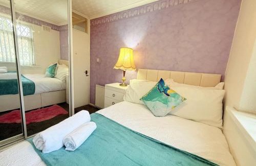 Coventry Apartment | Homey 4 bedroom house for families or large groups