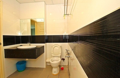 Downtown George Town Apartment | Homey Suite Surrounded by Local Cuisines