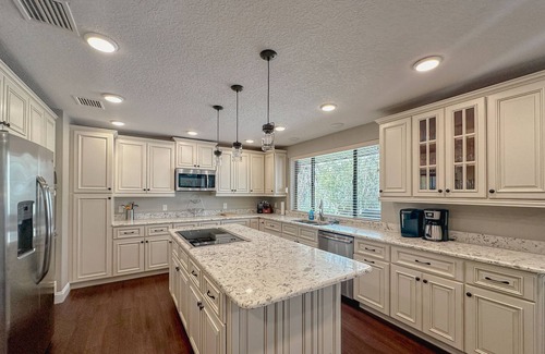 Homosassa House | Homosassa River Retreat with Pool, Dock, Fire Pit & Water Sports