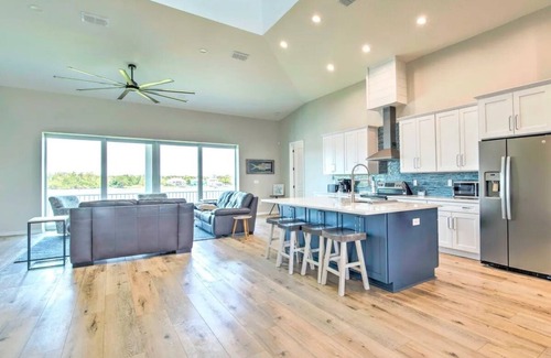 Homosassa House | Homosassa Riverfront Home - Prime Location.