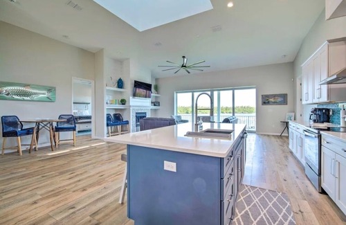 Homosassa House | Homosassa Riverfront Home - Prime Location.
