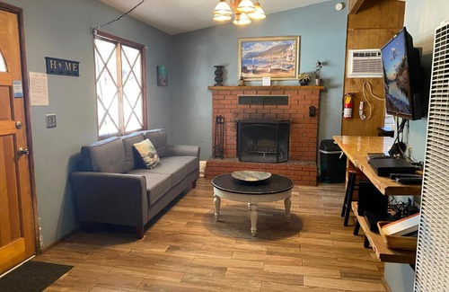 Big Bear Lake House | Honey Bear - Close to lake and village