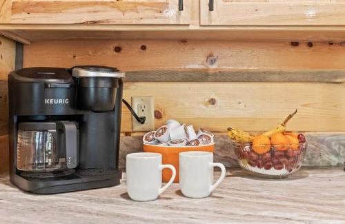 Octavia House | Honey Lodge Cabin - 2 King & 1 Queen Bed & Quiet