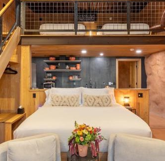 Delta Bed & Breakfast | Honey Rock Landing