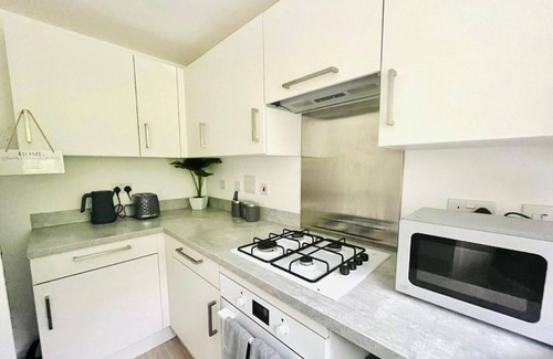 Willesborough House | Honeybee Haven Retreat - 3 Bed House