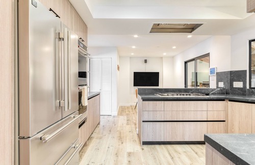 The Village Cabin | Honeypot by AvantStay | Indoor Pool & Hot Tub